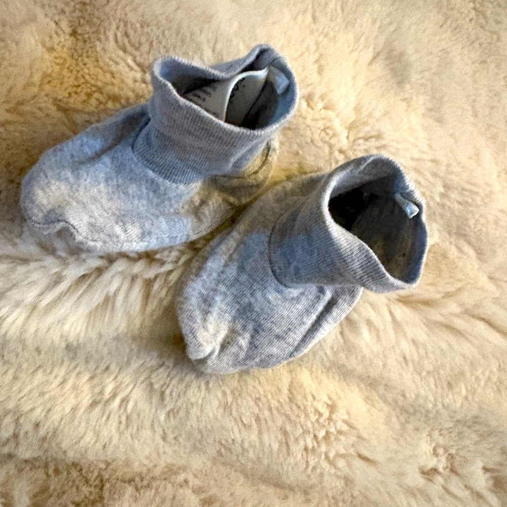 Giggle Baby Booties 🌵0-6 months